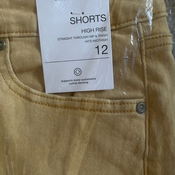 Sonoma NWT High Rise Button Fly Yellow Raw Hem Shorts perfect for summer Size:12 - Picture 9 of 10